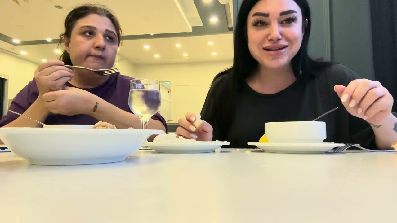 Handanla  yemekteyiz