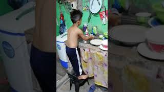 Batang uliran.. Tumutulong sa gawaing bahay