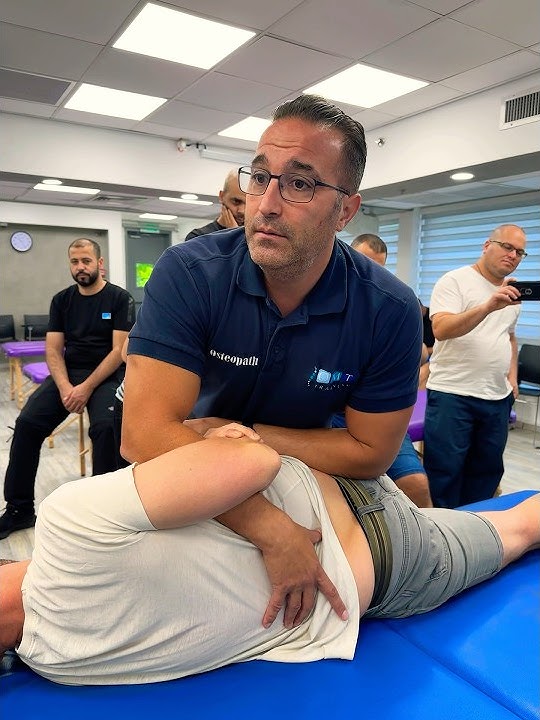Cracking the lumbar spine. #physicaltherapy #chiropractic #chiropractor #osteopath #physio