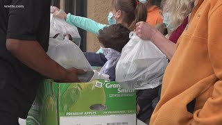 Thanksgiving meal giveaways serve hundreds in New Orleans