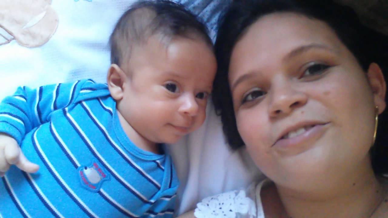 Meu bebê cantando !!! 2 meses - YouTube