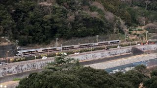 小田急『ロマンスカー・EXE α（エクセ　アルファー）（30000形）』が発車するシーン（箱根湯本駅）湯本富士屋ホテルより