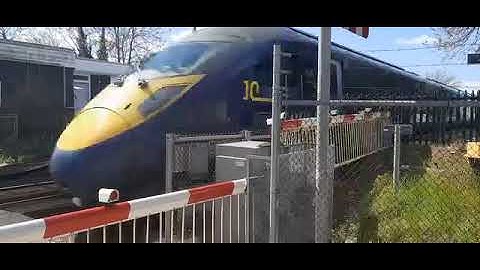 16/11/25 Southeastern High-speed 395 Old Livery Faversham Service Passing Teynham Railway station 