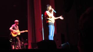 Sara Evans performing Cheatin in Charlottesville, VA