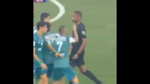 عفااك ا حكم سلكنا غا هذي 😂😂😂 حدراف يترجى حكم #winners #wydad #الوداد