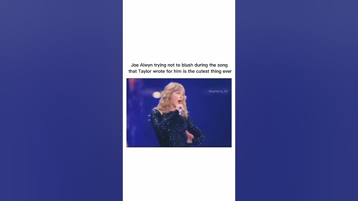 Joe Alwyn blushing at Taylor Swift while performing gorgeous #shorts #taylorswift #joealwyn