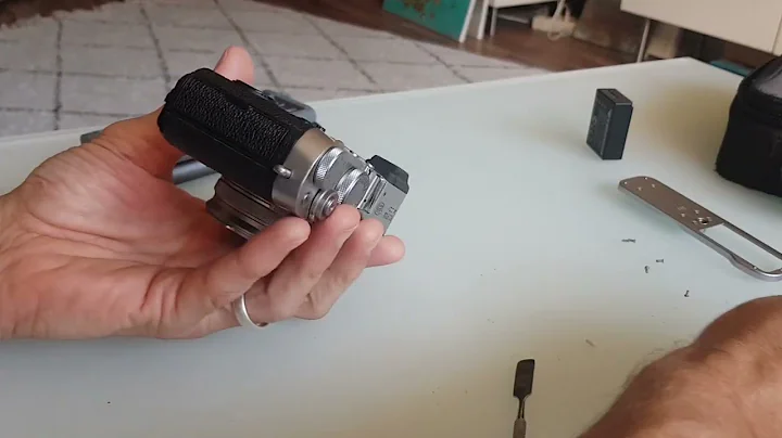 Fujifilm X100F Viewfinder stuck - How to replace the battery