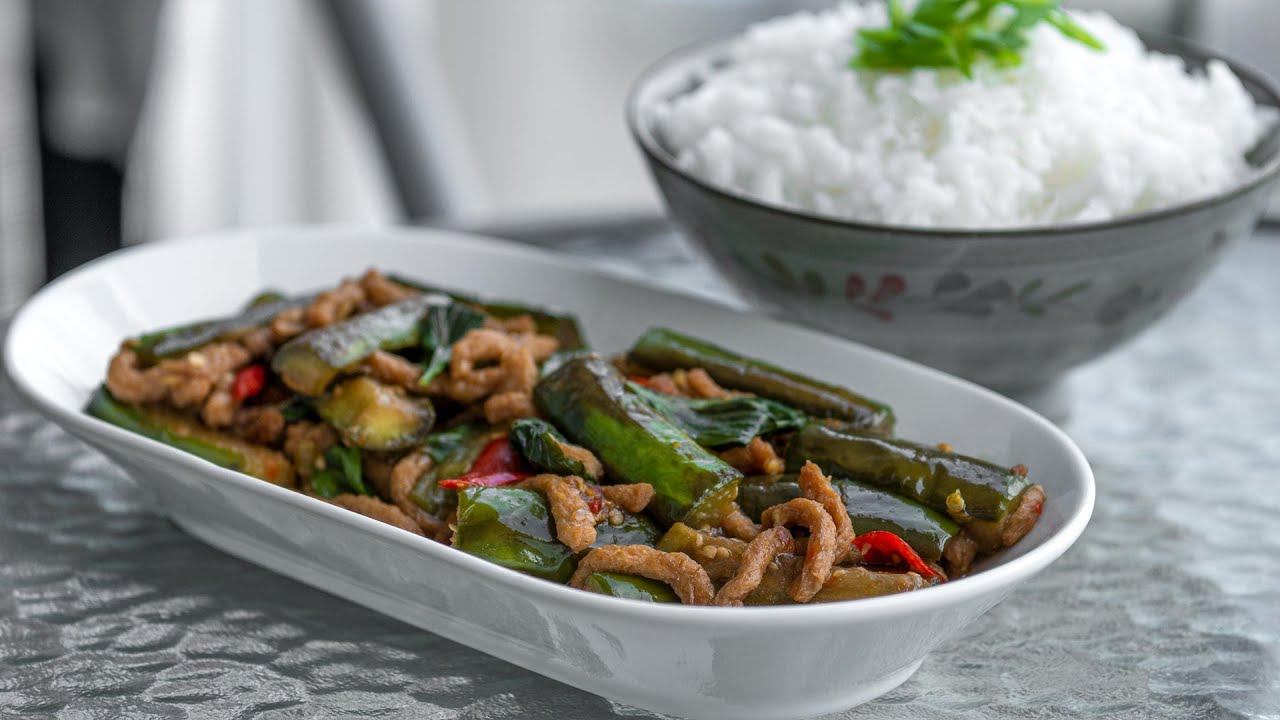 Thailändisches Auberginen Rezept mit Thai Basilikum - Stir Fry Vegan ...