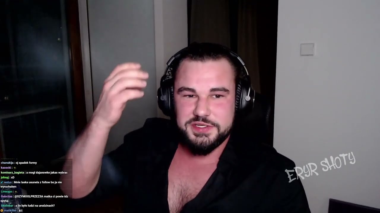 szymol - tobie oczy schodzą do środka bo masz zespół downa czy o co chodzi?