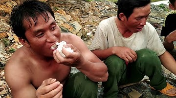 Rô Phi Bay Nướng Chấm Muối ớt Siêu Cây Theo phong trầu của dân Tây Nguyên.