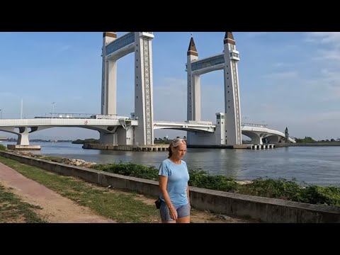 Wideo: Jak przejść do Kuala terengganu?