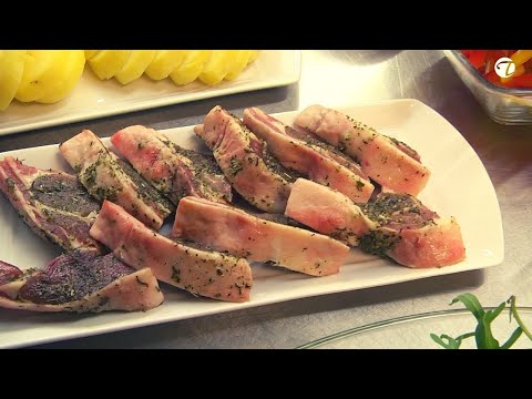 Video: Warmer Salat Mit Lammkoteletts Und Mediterranem Dressing