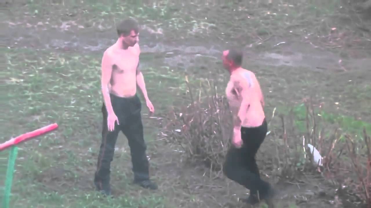 Как девушек заставляют драться друг с другом голыми поливают холодн девушек заставляют