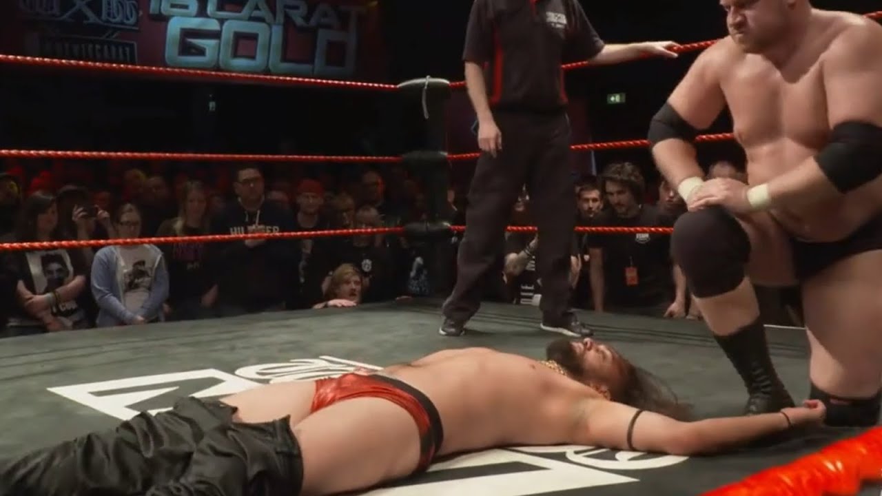 HOT GUYS WRESTLING-MALE WRESTLERS SQUASHED IN THE RING-GIANTS TRIBUTE ...