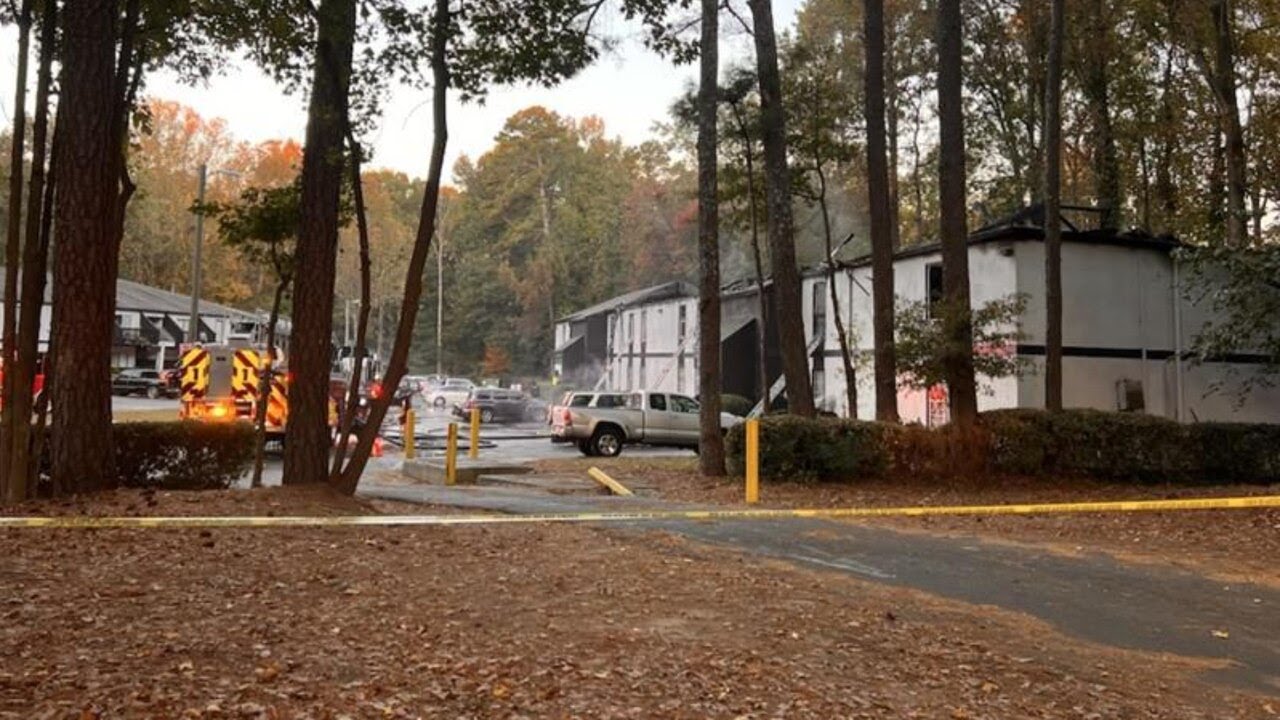 28 families displaced after apartment fire in Norcross - YouTube
