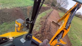JCB 4cx digging off for farm track