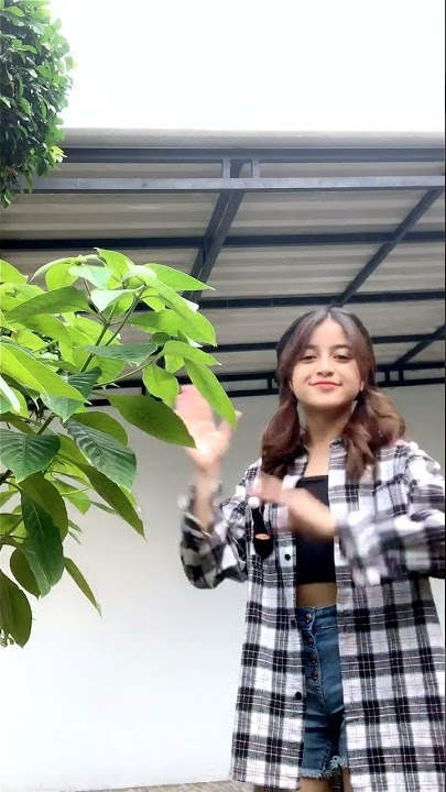 Annisa Aurelia K LIKE | Udh pada makan belum??#shorts #viral #dance
