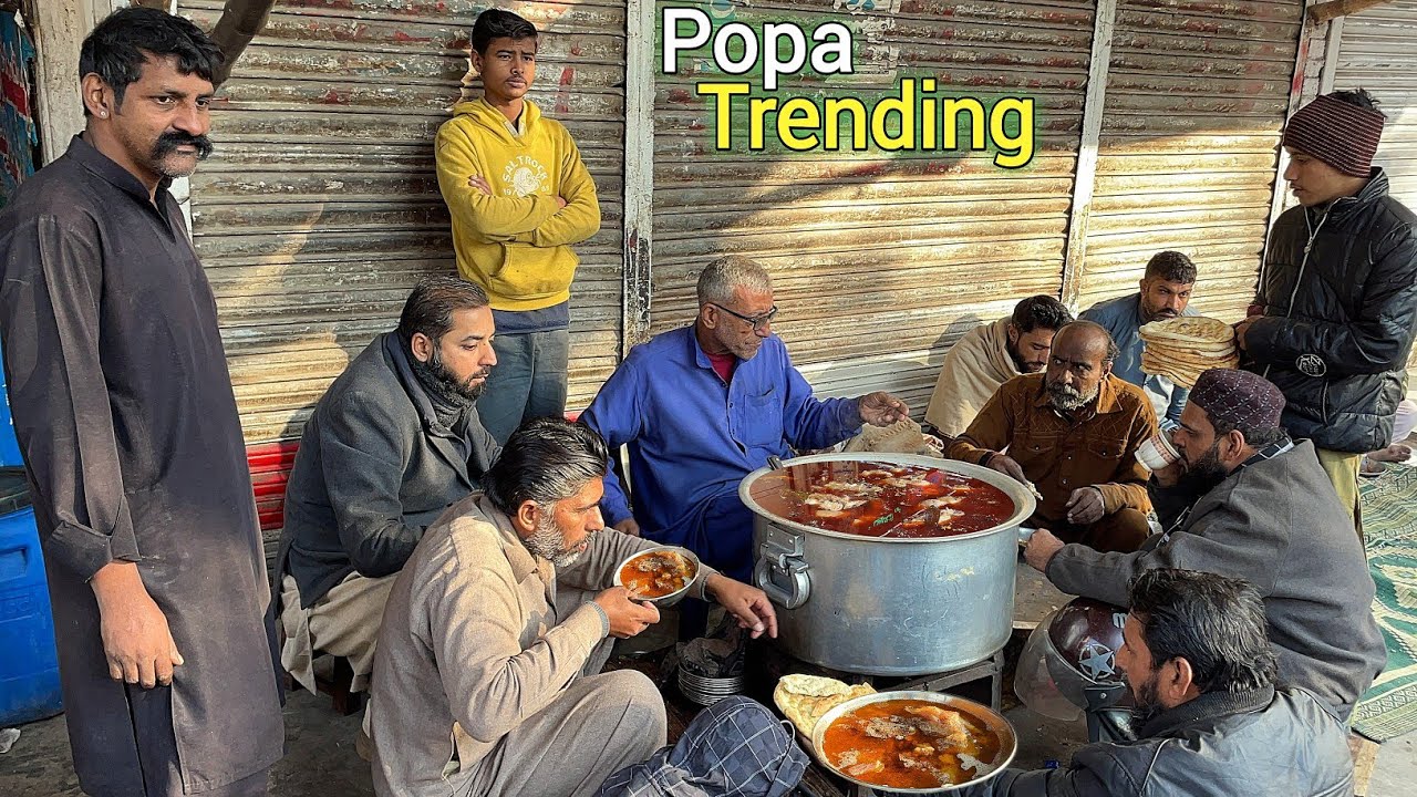 50/- Rs - CRAZY RUSH 😱 ON LOW BUDGET DHABA ON ROAD SIDE LAHORE | POPA BONG PAYE | STREET FOOD LAHORE