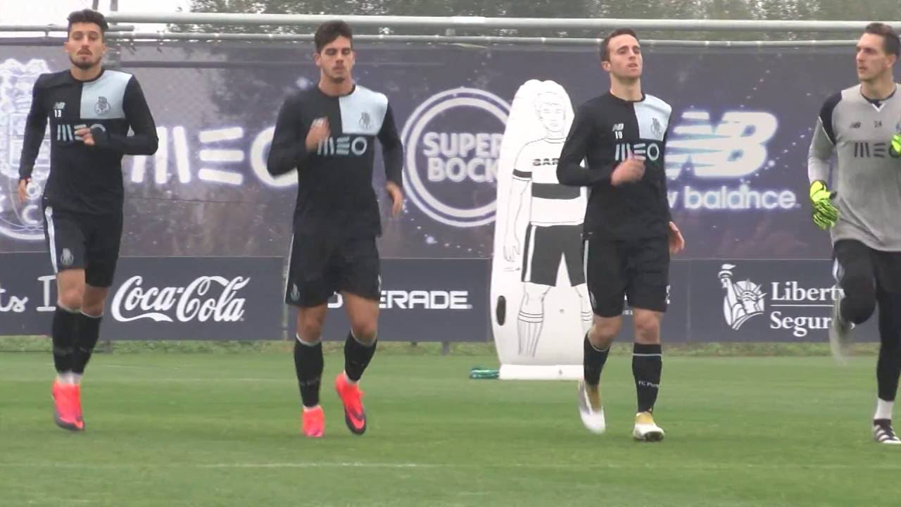 Futebol: Rúben Neves e Diogo Jota já treinam no Olival (13/10/16) nacional b