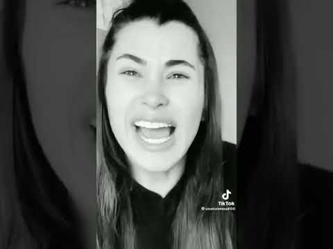 حزين انتى مستحيل تكونى طبيعيه انتى مختله والله العظيم عيانه 