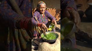 🌿 Traditional Sarson Ka Saag Cooking by Village Woman | Authentic Winter Recipe in Indian Village 🥘