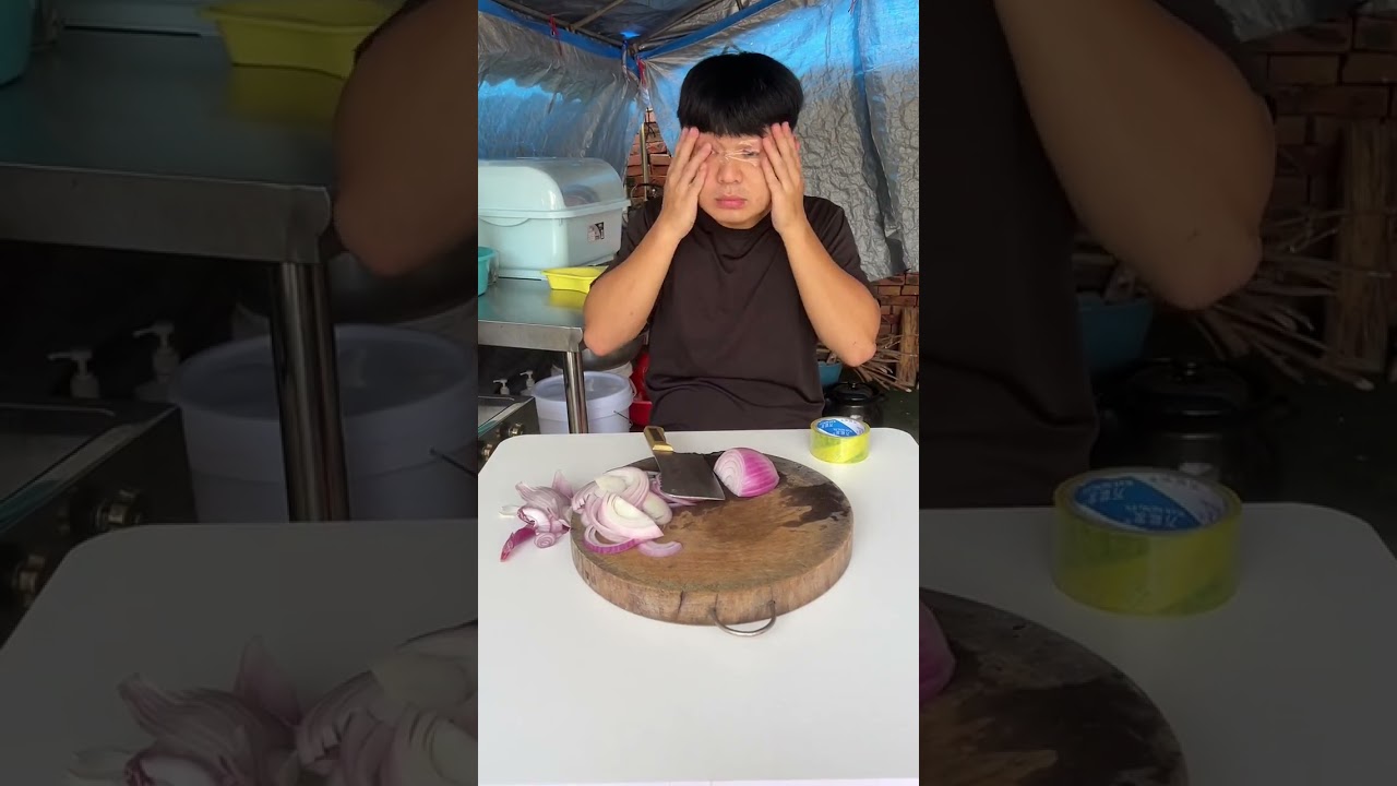 Cutting onions hurts my eyes, but I’m smart