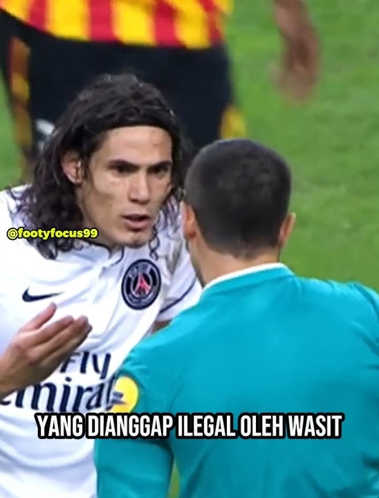 pemain mendapat kartu merah setelah mencetak gol 👀