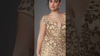 Den Sequins Y V-Neck, Flatters Neckline, Size-Inclusive