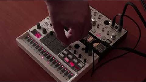 Korg Volca Bass and Korg Volca Sample - Techno Jam