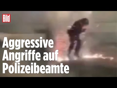 Silvester in Berlin: Rakete trifft Polizisten am Kopf