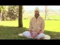 Video training di Kundalini Yoga: Primo Passo - Il Respiro di Un Minuto