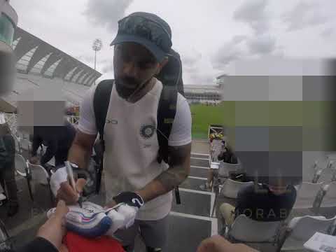 Virat Kohli Signing Autographs India Cricket 2018 Firma Stella UK virat-kohli-signing-autographs-india-cricket-2018-firma-stella-uk