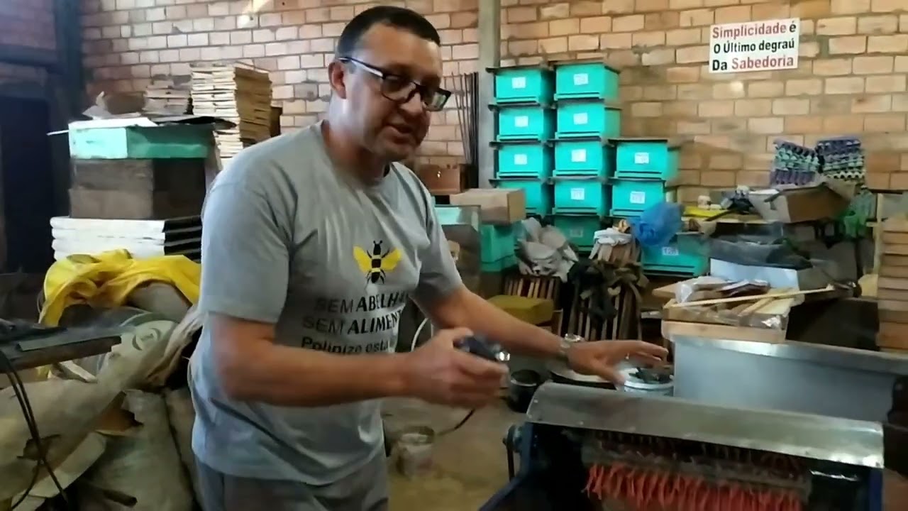 Desoperculadora com um rolo horizontal.