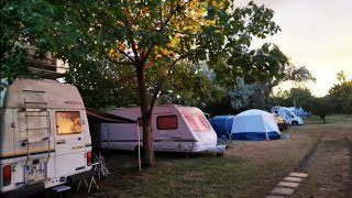 Am părăsit campingul la 1 noaptea din cauza gălăgiei. Sejurul continuă la căsuța de la țară