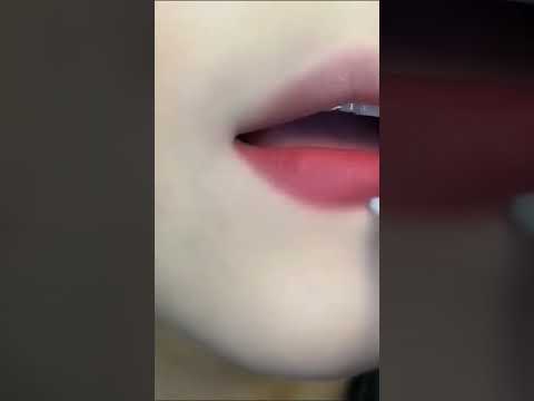 احمر الشفاه الثابت بلون يجنن 2022