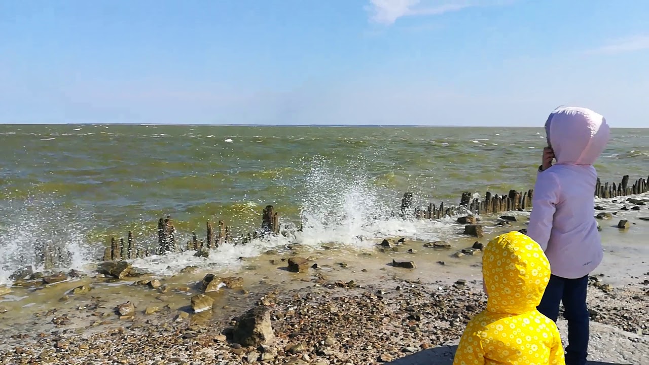 На приоре на море