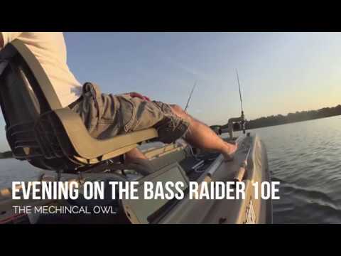 Pelican Bass Raider 10e - An Evening on The Lake 