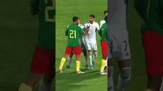 مشاجرة لاعبي المنتخب الجزائري و الكاميروني 🔥🇩🇿 صعيب انك تكون جزائري