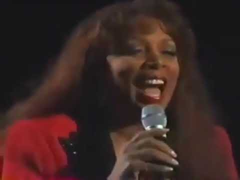 Donna Summer & Barry Manilow,"Could It Be Magic".DIRECTO en el concierto de Las Vegas,el 05/06/2004.