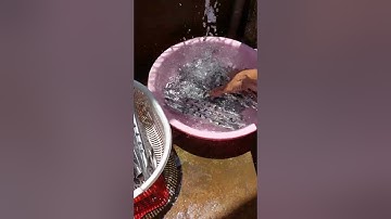 Làm máy lấy nước dừa bằng "mấy khúc sắt"