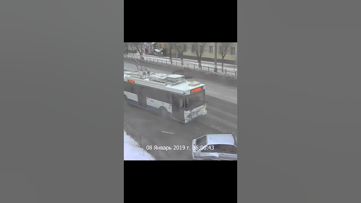 A passenger car crashed at high speed into a trolleybus.