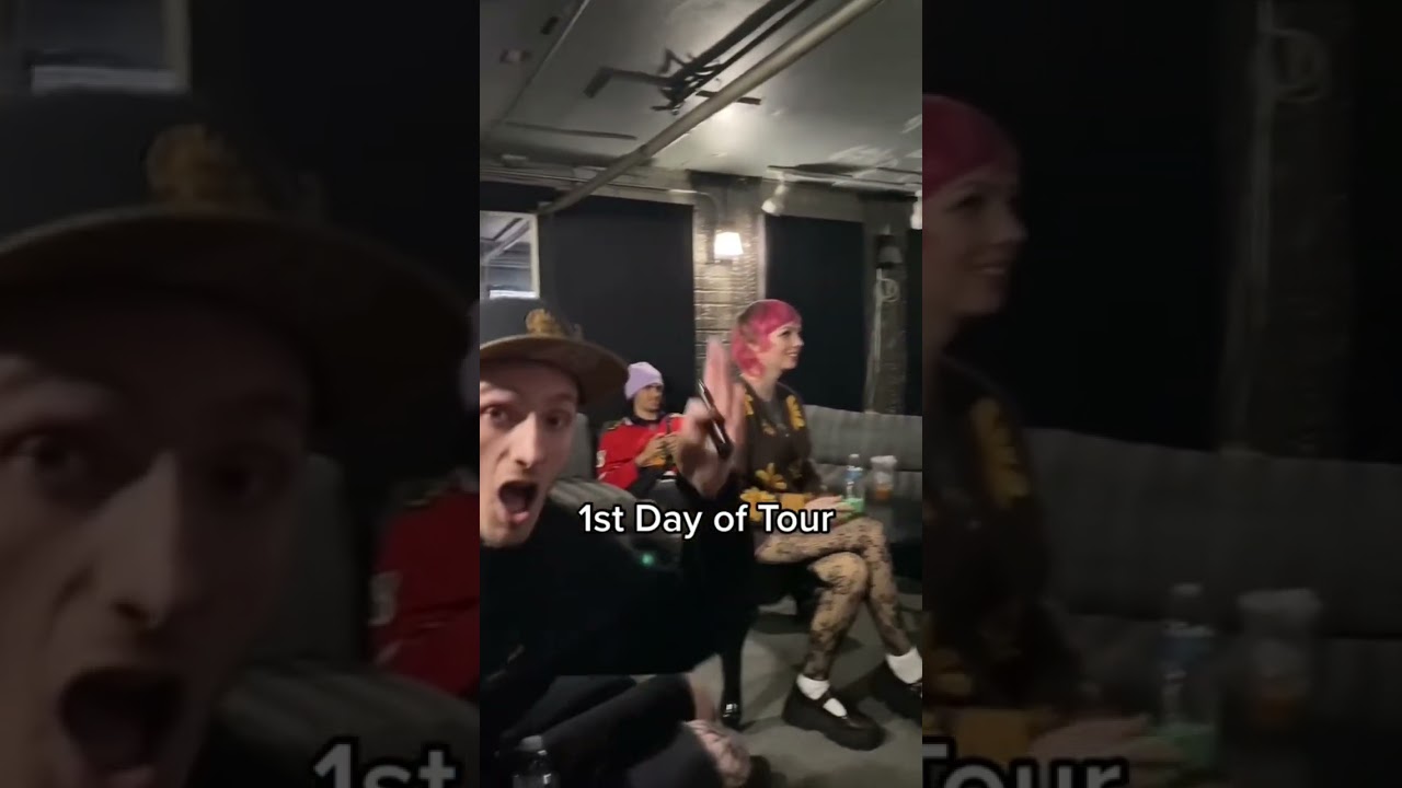 First day of tour hopping on with @telltalerva and @sundressedofficial 