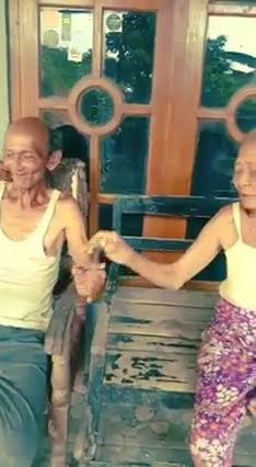 Story WA Viral Kakek Nenek. Minum Anggur Merah