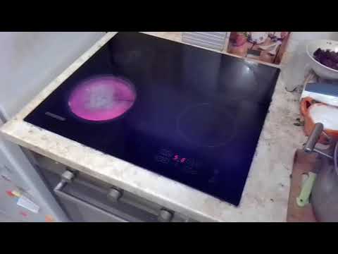 Варочная поверхность SAMSUNG C61R2AEE не отключается.