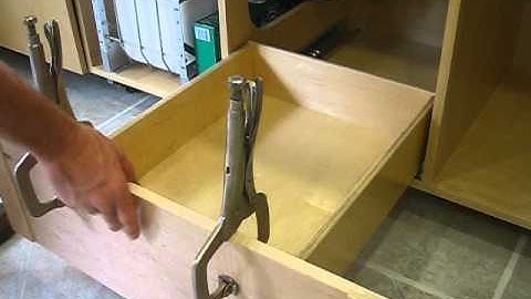 ACCURIDE 3832EC Easy Close drawer slide - Closing Action 1