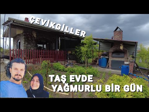 TAŞ EV DE YAĞMURLU BİR GÜN