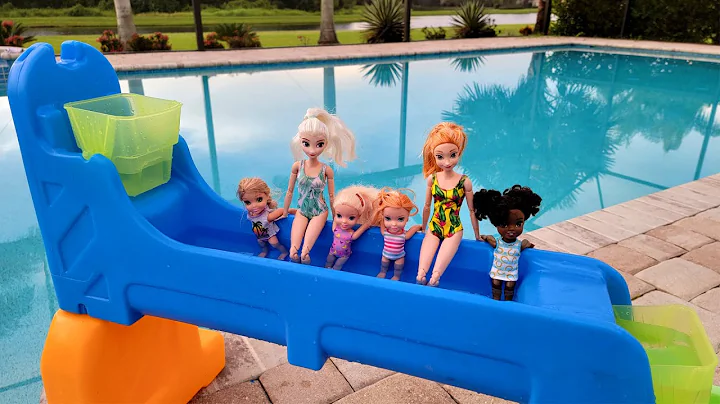 Water park ! Elsa & Anna toddlers - friends - pool...