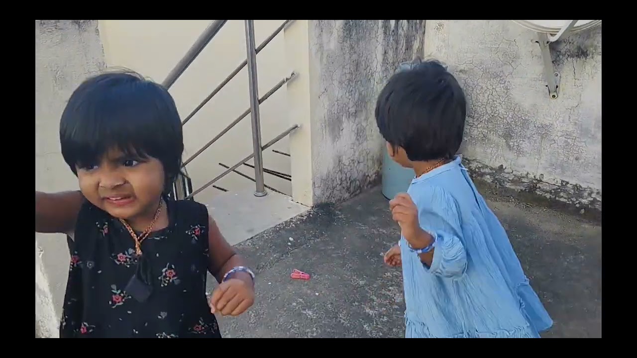 Morning routine of twinsisters 👭😍. 