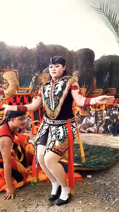 Wow Gemoy goyang Mantap#shorts #shortsfeed #yearofyou #jathilan #trending #goyang#semuaorang #fyp