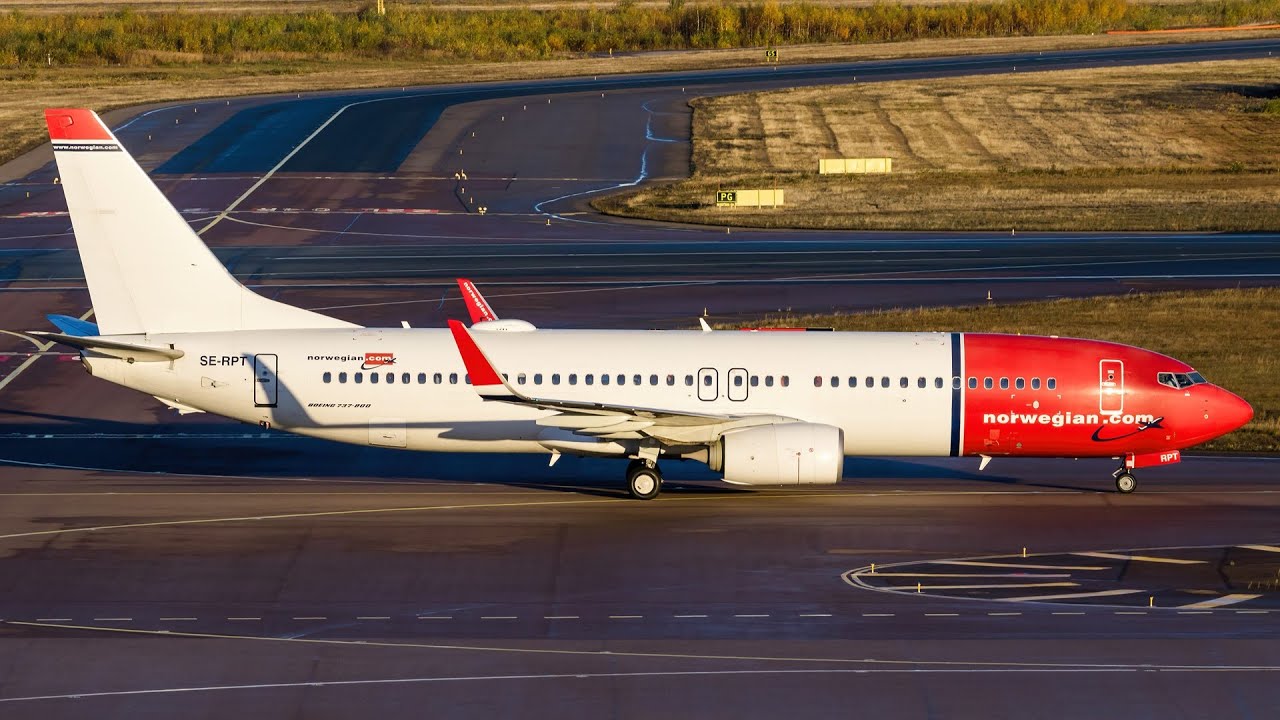 Norwegian Boeing 737-800 Takeoff from Copenhagen (4K)